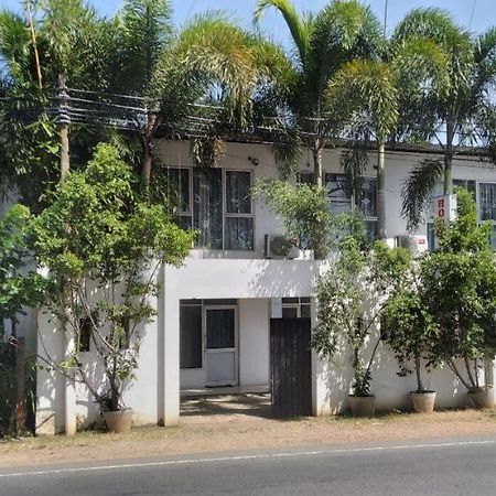 Saragama Holiday Resort Kurunegala Bagian luar foto