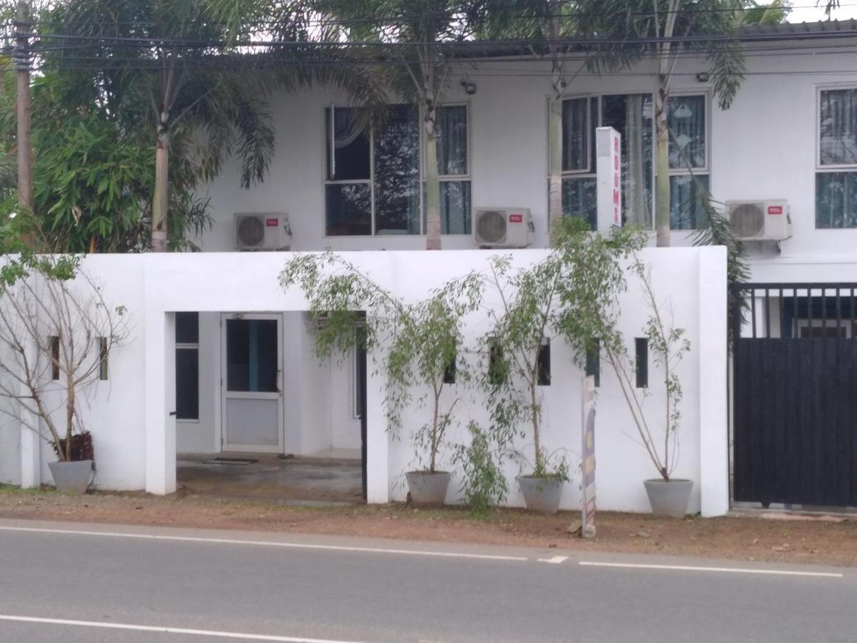 Saragama Holiday Resort Kurunegala Bagian luar foto